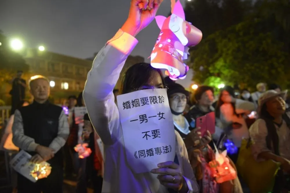 【同婚專法周四審查】蘇揆急召綠委20日共議　反同集結籲落實公投結果