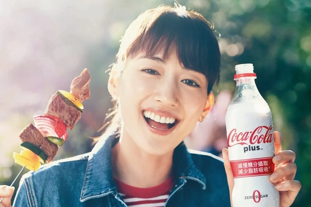 綾瀨遙也喝！日本火紅的「可口可樂 纖維＋」在台上市　