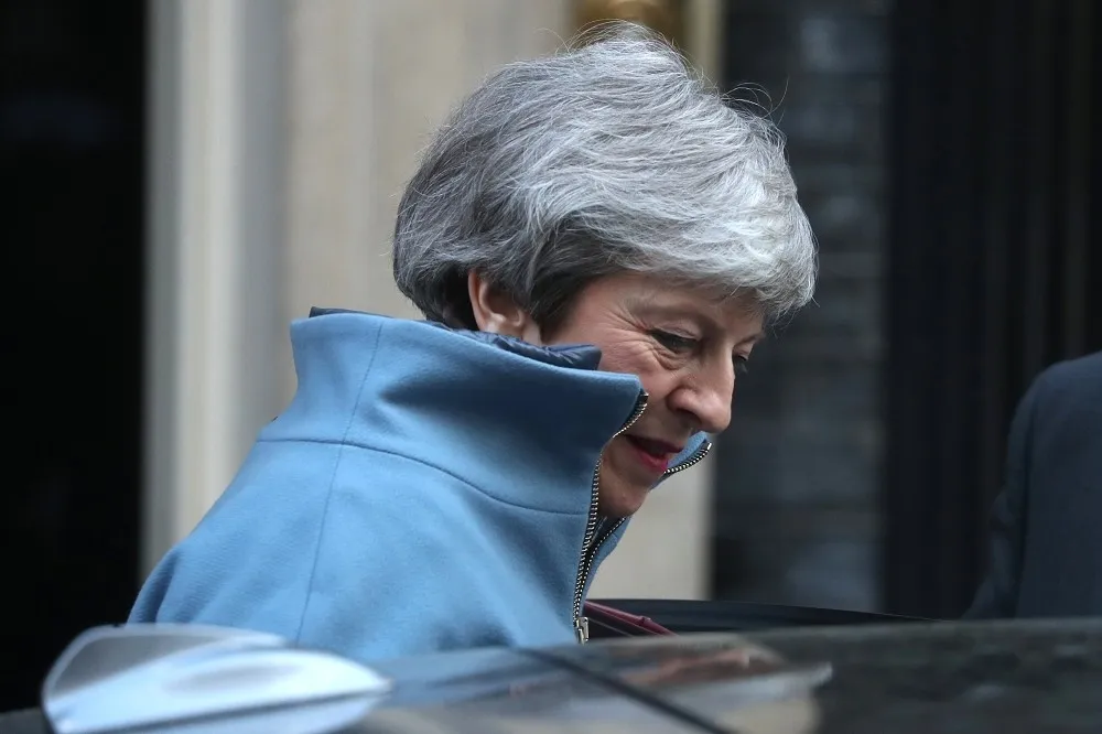 英國內閣大臣暗示梅伊脫歐後下台　或遭不信任投票逼宮