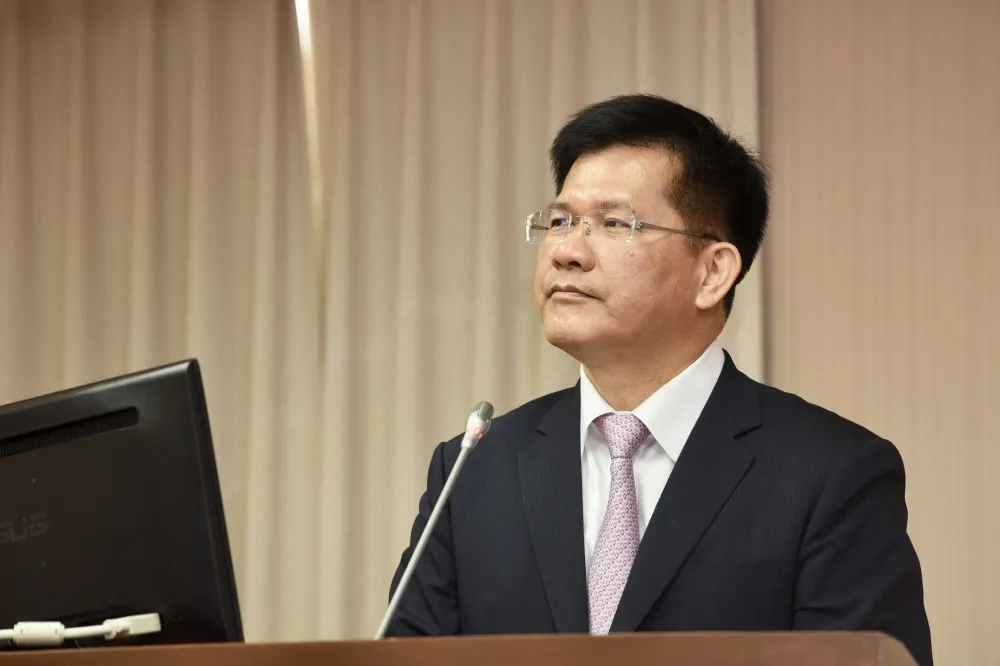 避談何煖軒去留　交通部長林佳龍：先協助提高華航競爭力