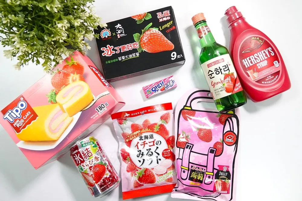 【開箱】家樂福草莓季正式開跑！為你試吃8款異國草莓口味食品