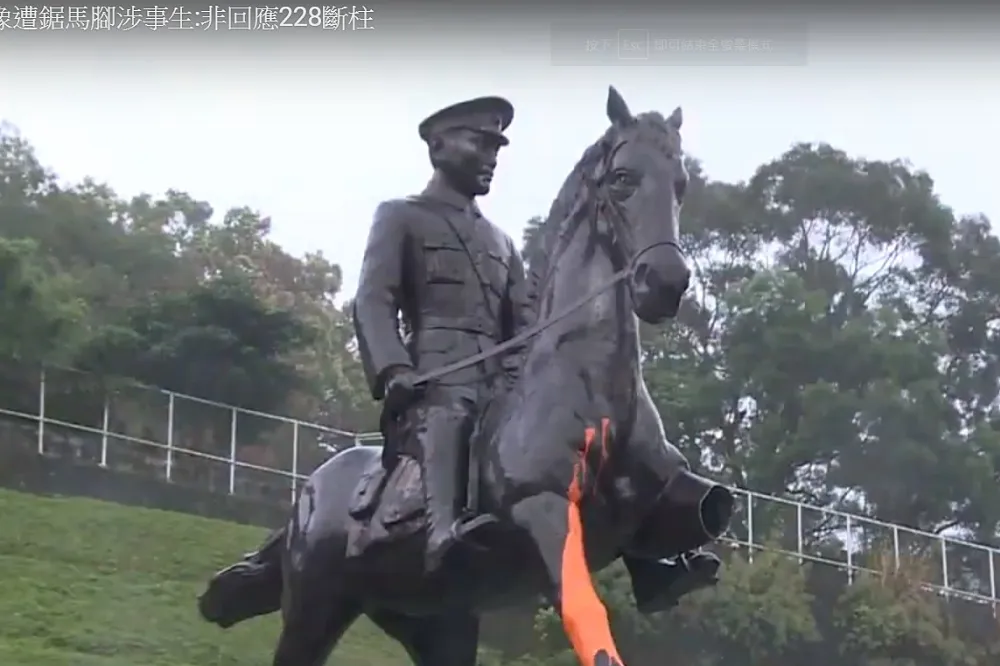 台大生砍政大蔣介石銅像馬腳　校方提3點聲明：不認同並將進行輔導