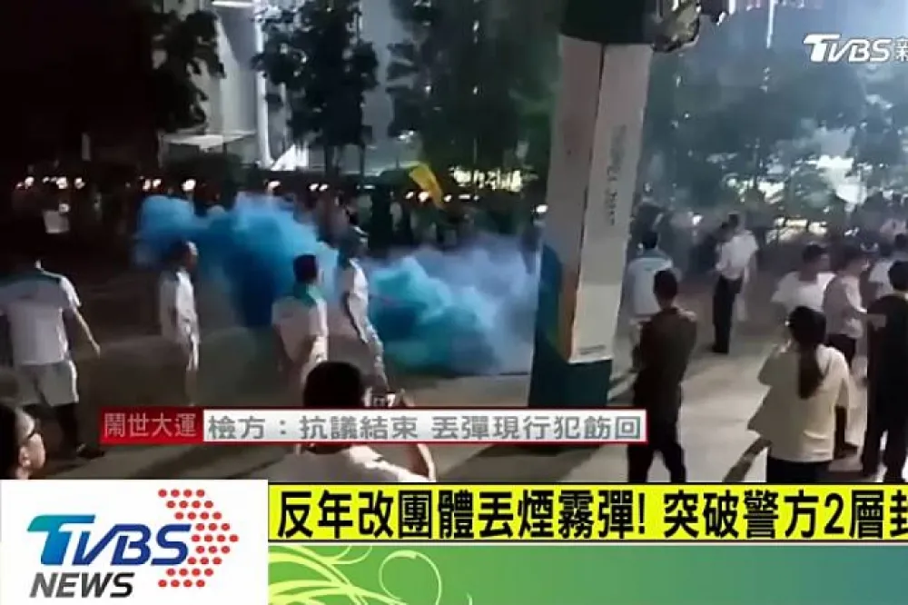 南部抗暴聯盟陳進添　涉世大運丟擲煙霧罐滋事遭警拘提