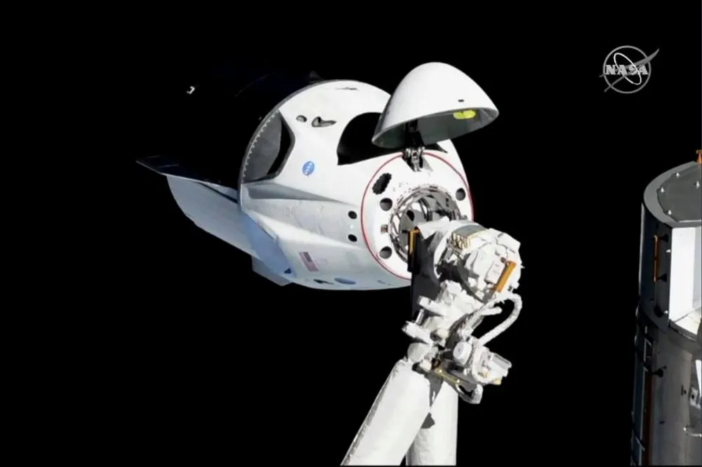 美國有望重啟載人任務　SpaceX模擬載人太空艙成功與國際太空站對接