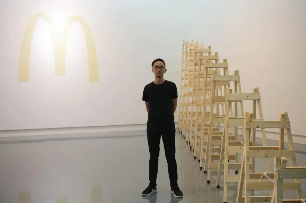 李明學《好多事量販》攀上欲望的梯