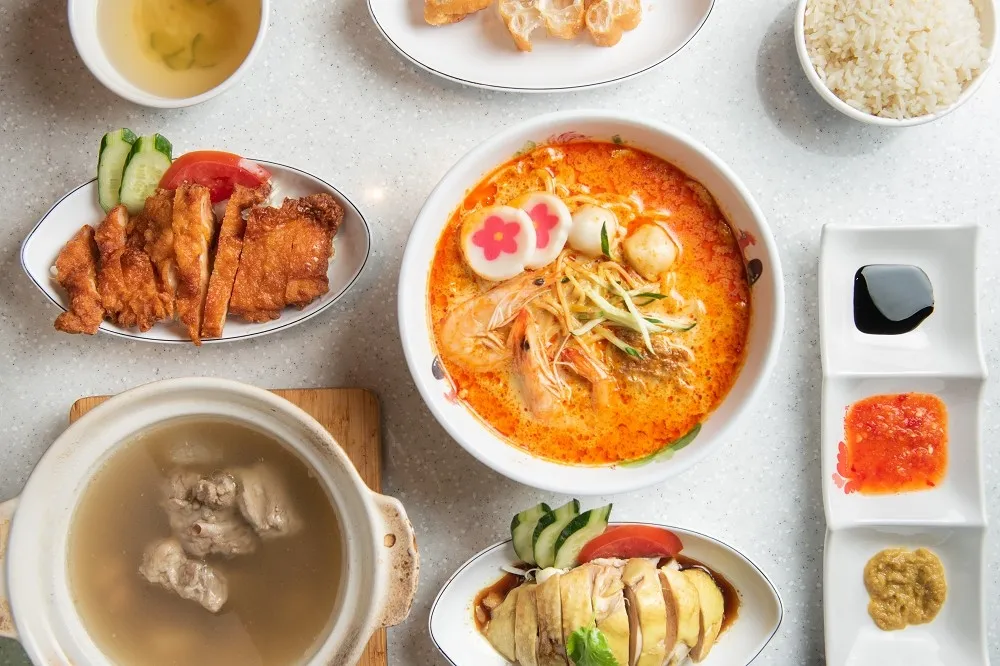 新加坡駐日大使館御用！滿載人生風味的「張記海南雞飯」進駐微風南山