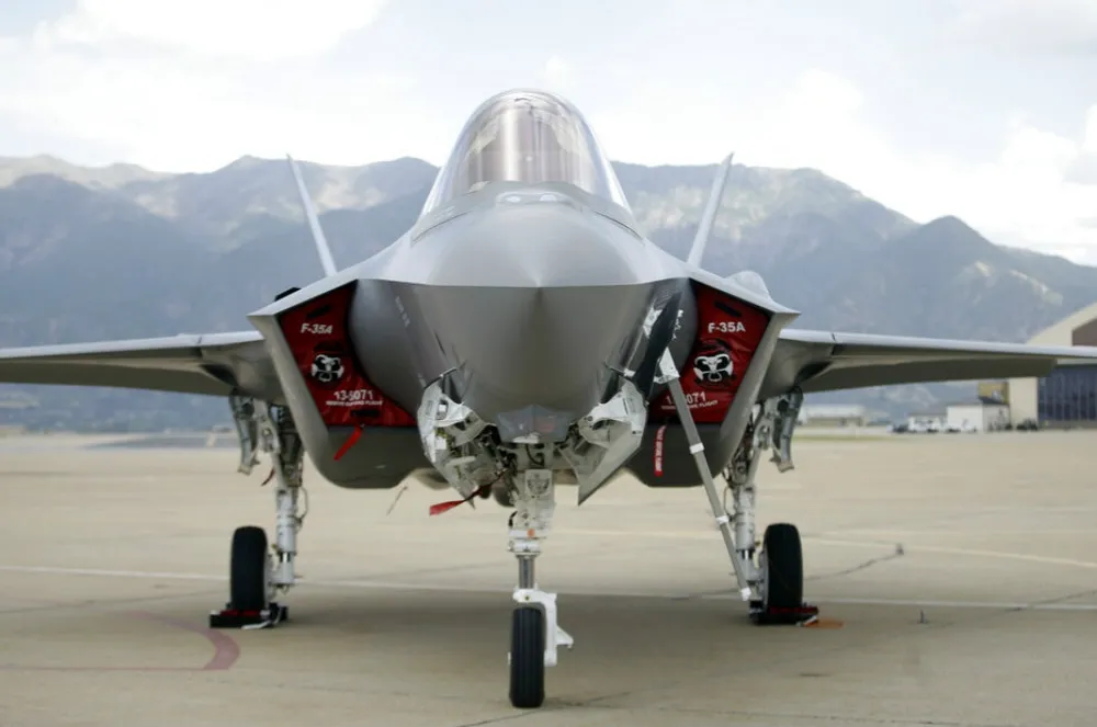 【替換前蘇聯舊機型】波蘭擬購買32架五代戰機　洛馬F-35可望成為首選