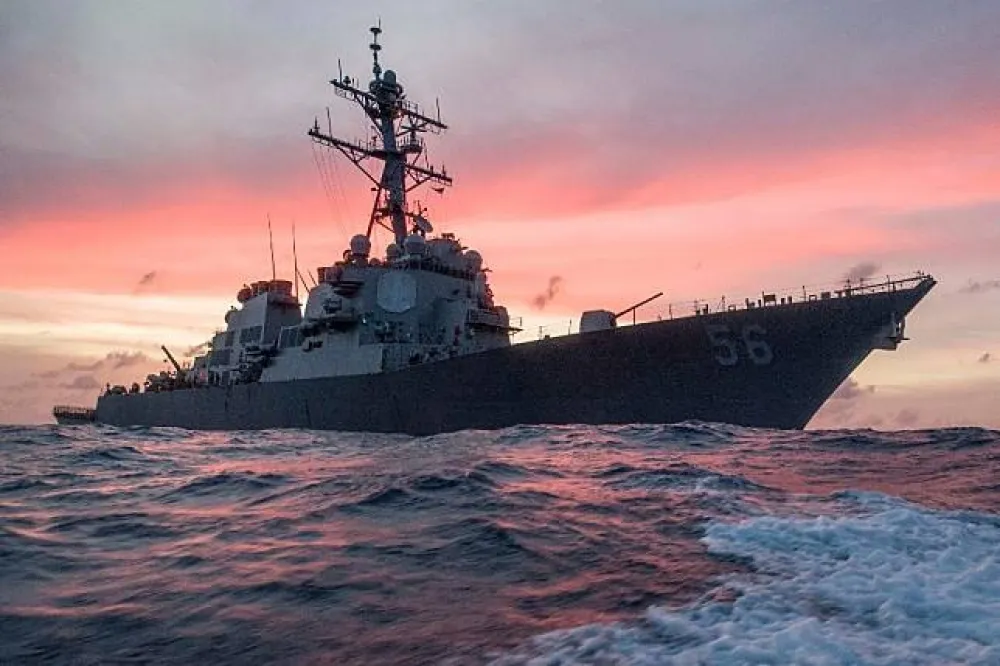 美軍艦新加坡撞商船 5人受傷10人失蹤