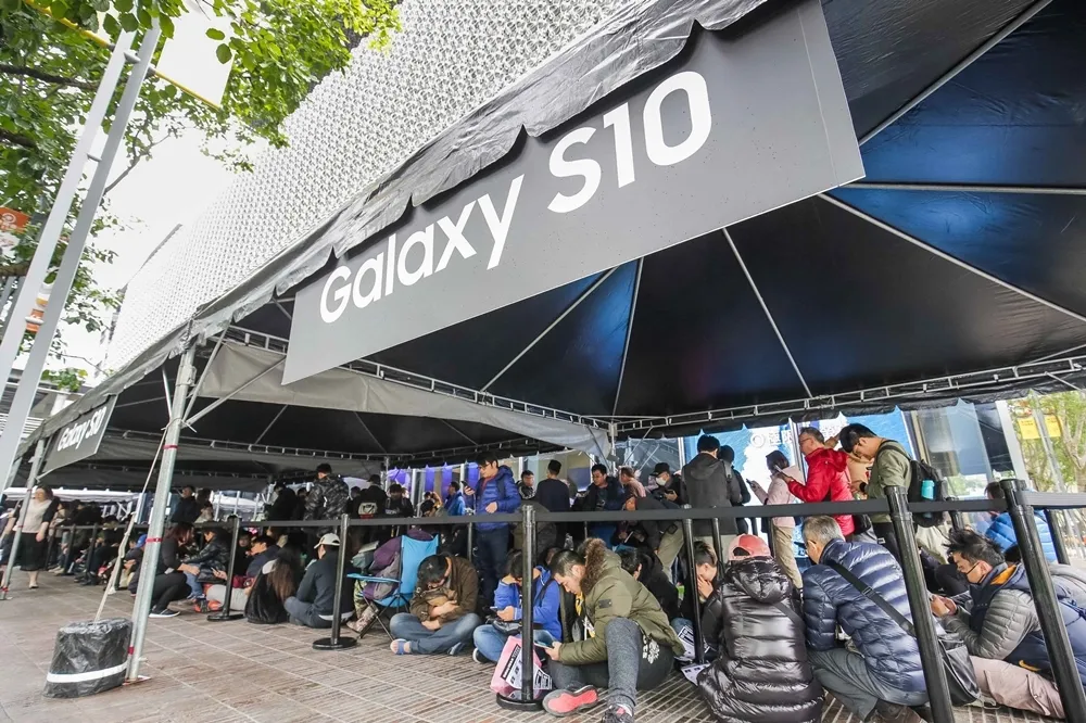 Samsung Galaxy S10 系列今開放預購取貨　破 500 排隊人潮展現強勢魅力