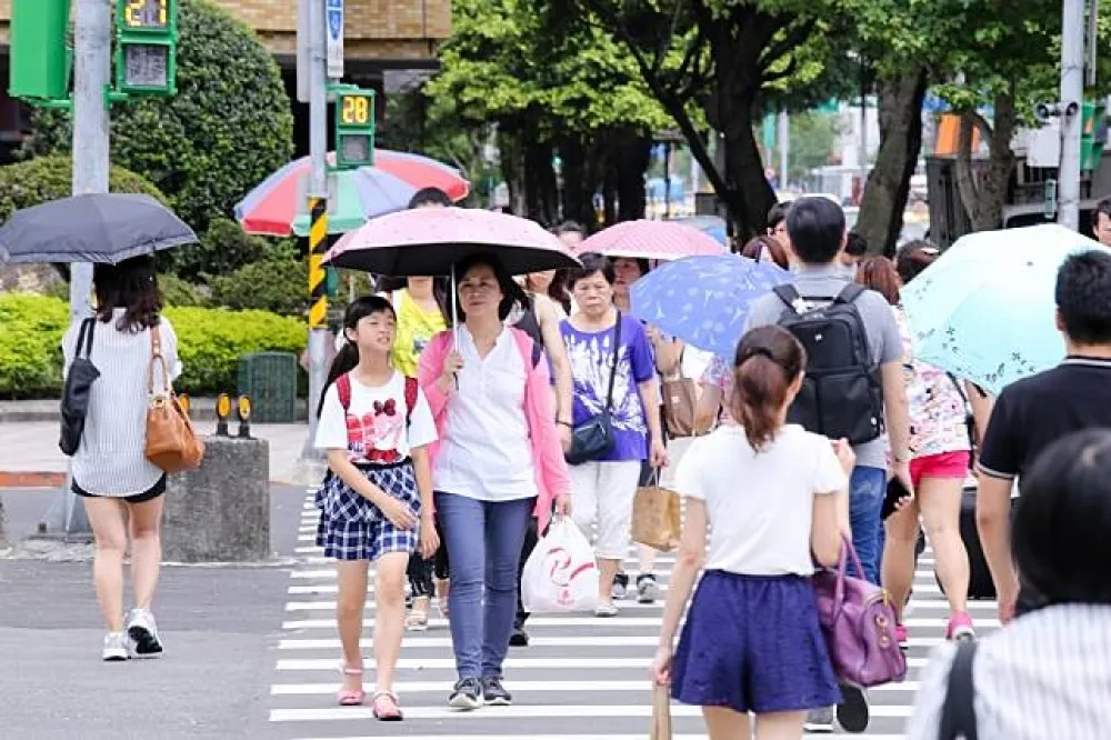 父親節天氣如火爐　李富城：上蒸下煮得再熬8、10天