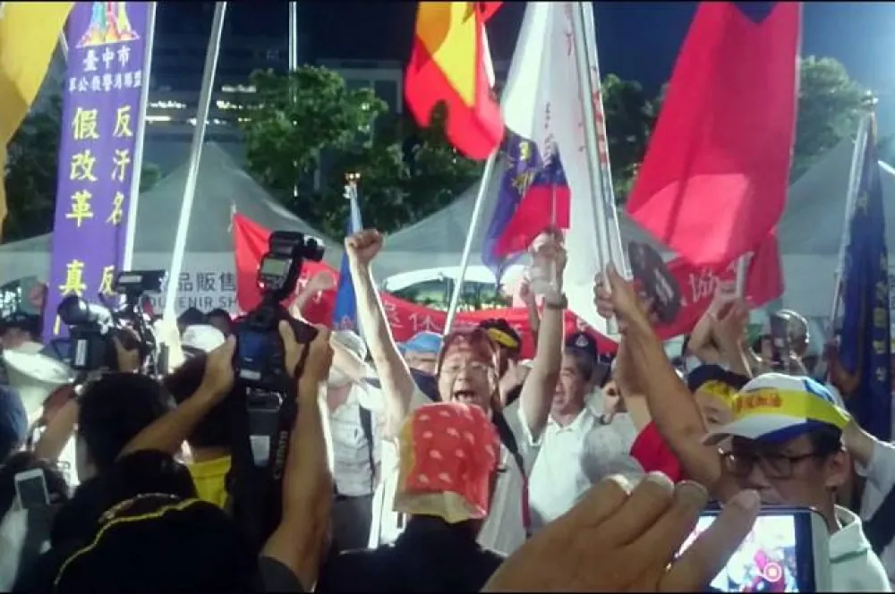 反年改丟煙霧彈　加拿大代表團受驚擾不敢前進