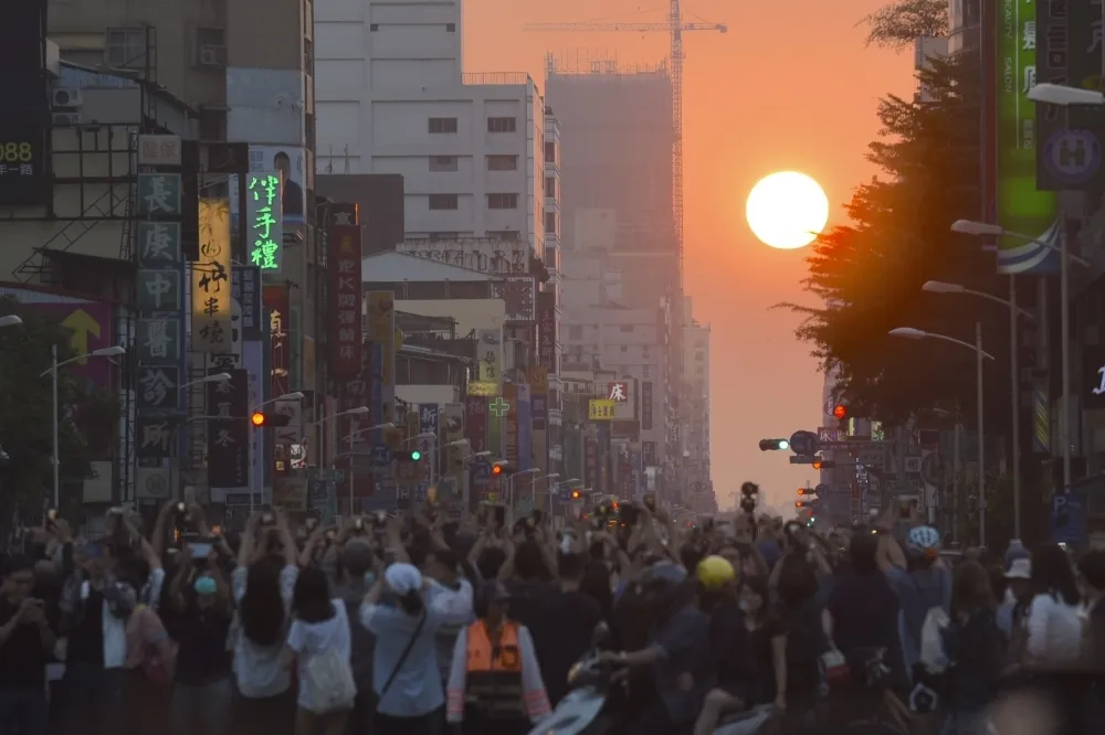 氣象局「懸日預報」首發！　13日起嘉義市民族路西向可見