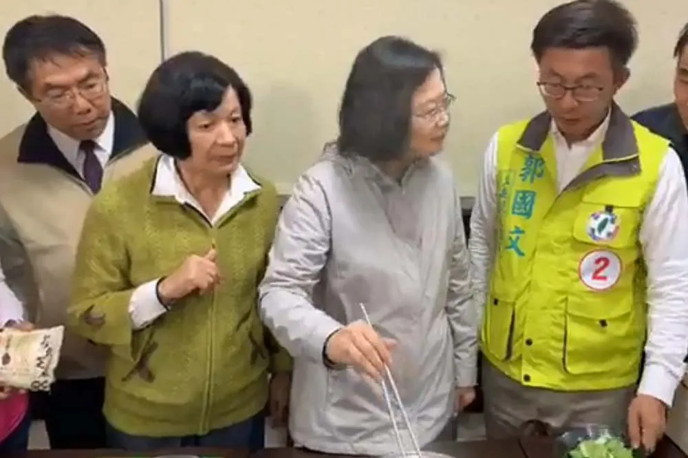 【補選激戰打總統牌】郭國文找蔡英文直播　謝龍介找馬英九掃街