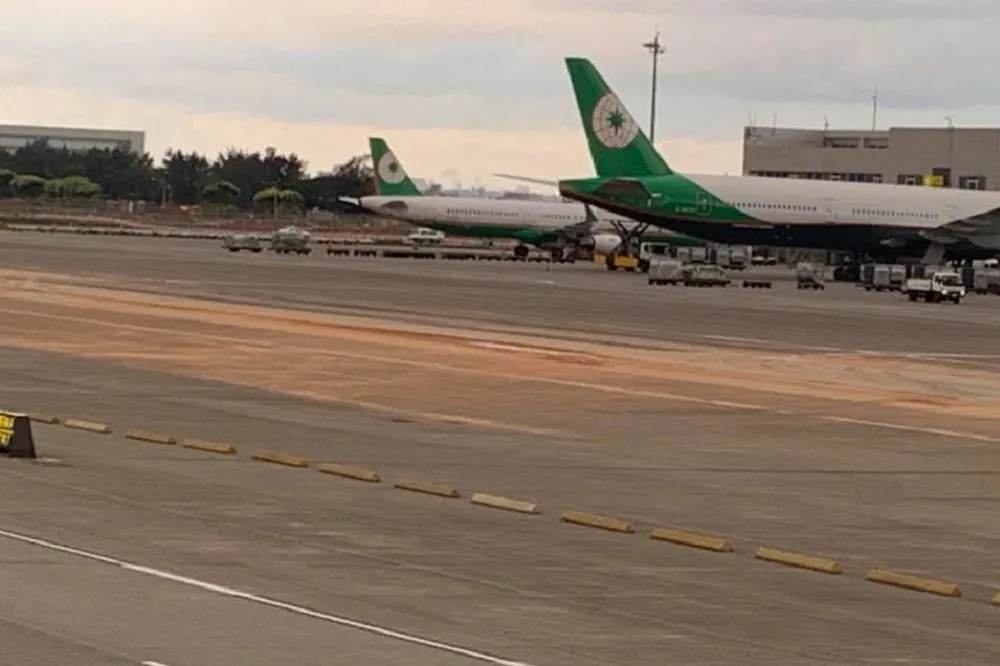 【國門之恥】跑道噴黃土　機師工會：桃園機場滑行道破破爛爛舉世聞名
