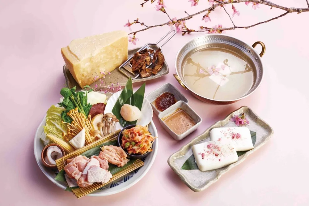 【有片】流傳 1400 年的天皇御膳！黑毛屋春季限定「櫻花牛奶飛鳥鍋」3/18 唯美上市