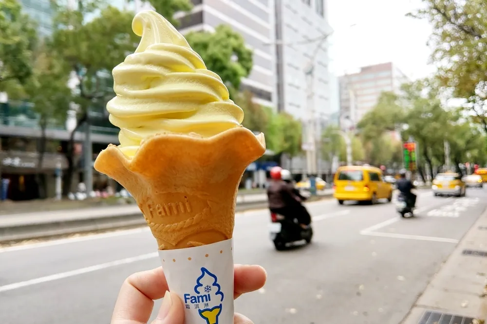【有片】復刻童年回憶！全家「果汁牛乳霜淇淋」3/15 即將上市