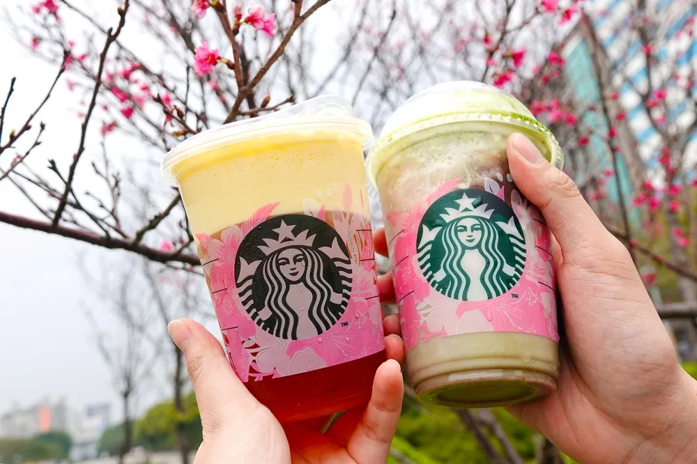 抹茶控衝一波！星巴克推出「春讚抹茶紅豆星冰樂」