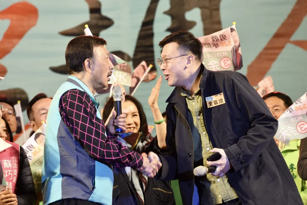 【直播】余天選前之夜拚選情　林飛帆現身站台催票