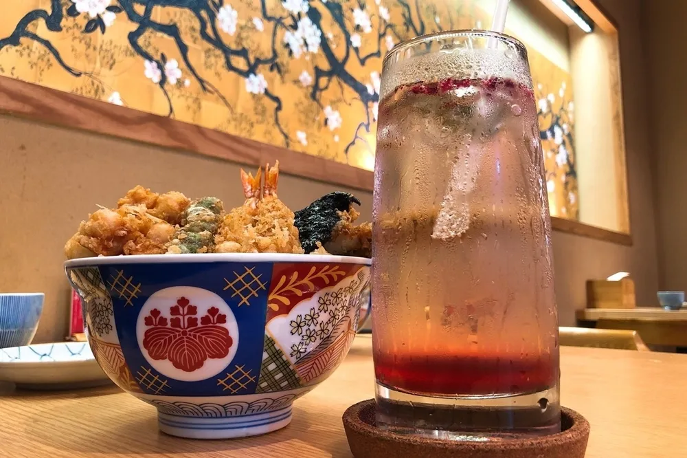 穿這個顏色的服裝到「金子半之助」及「日本橋海鮮丼」　點餐贈送隱藏版「櫻花氣泡飲」