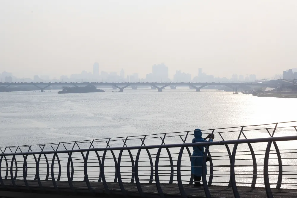 【中南部滿是PM2.5】全台14站呈紅色警示　彰化大佛「消失」