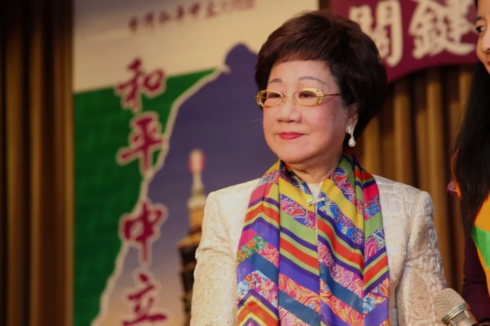呂秀蓮赴美宣台灣和平中立　並接受「美國之音」專訪向中國轉播
