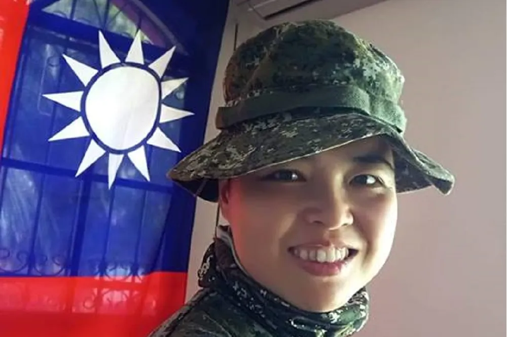 批評歐陽娜娜「我是中國人」一說　海外受訓女軍官：叫我台灣人