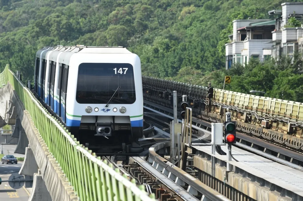 男子企圖翻越月台端牆門　捷運紅線急斷電現已復駛