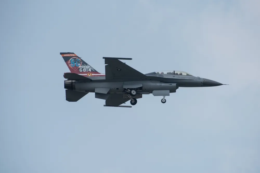 川普「默許」軍售台灣66架F-16V戰機　中國向美提嚴正交涉