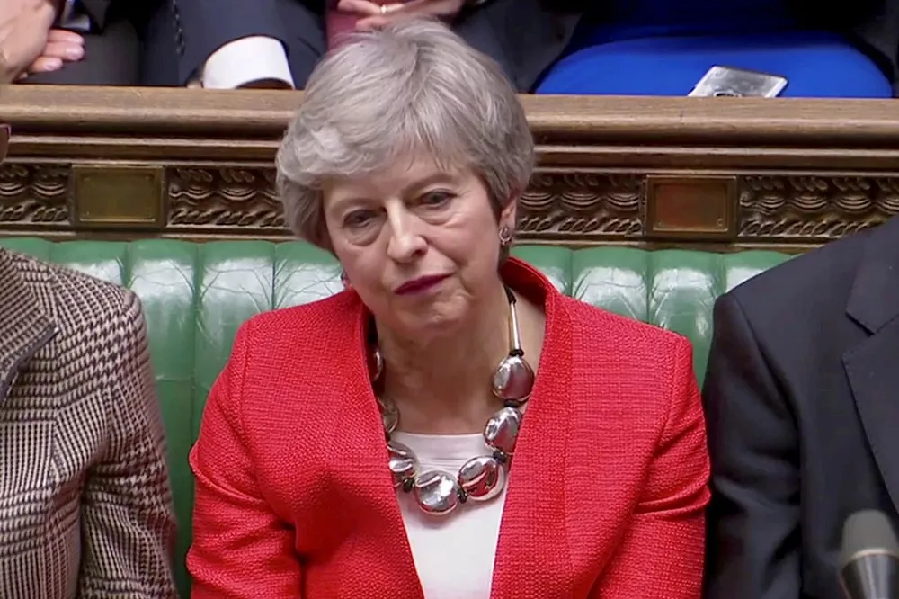 內外交迫、同僚捅刀　英國下議院329：302表決解除梅伊脫歐主導權