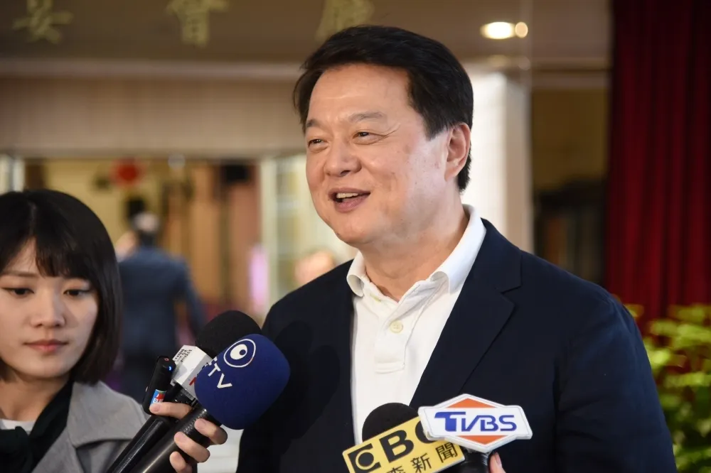 不滿蔡英文稱「台灣」總統　周錫瑋按鈴告涉犯內亂罪