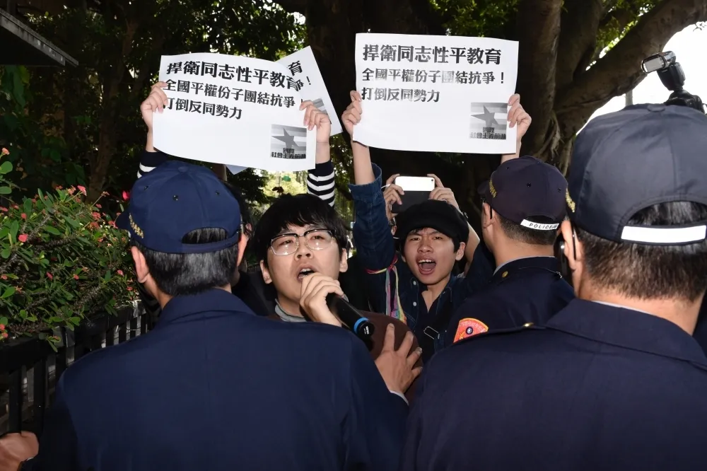 因應「去除同志教育」公投緊箍咒　教育部祭40字定義解套
