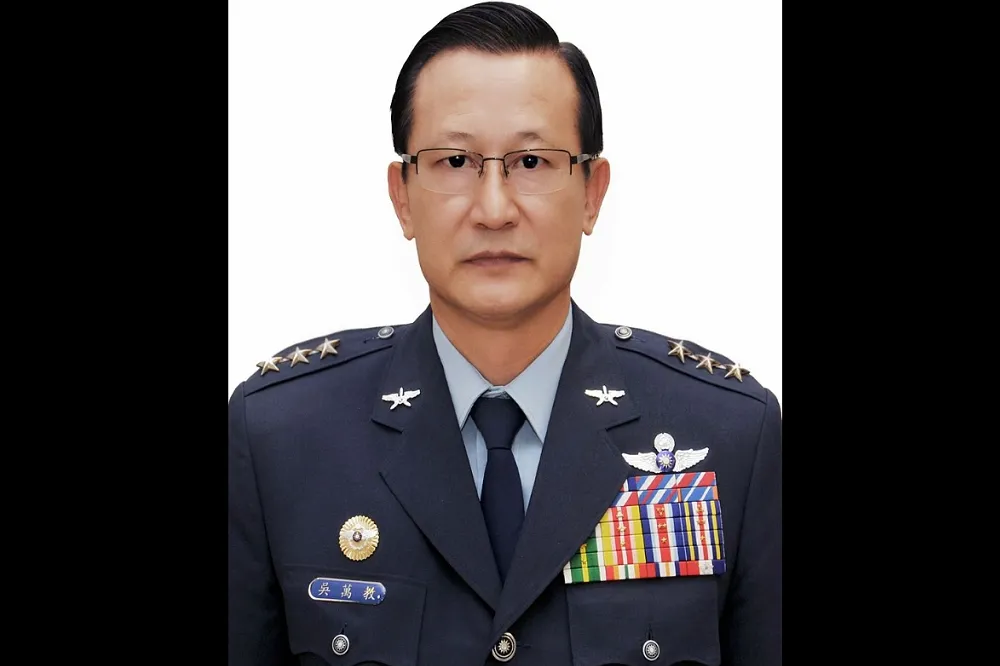【國軍人事異動】王信龍調任國防大學校長　吳萬教調任總統府戰略顧問