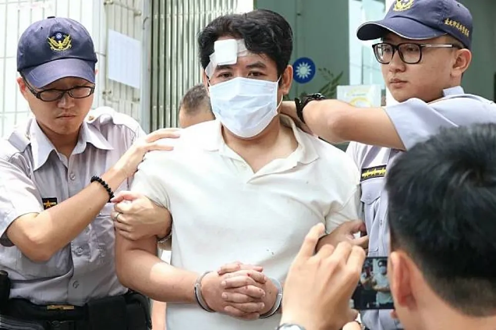 男子從軍史館偷武士刀　闖總統府砍殺憲兵