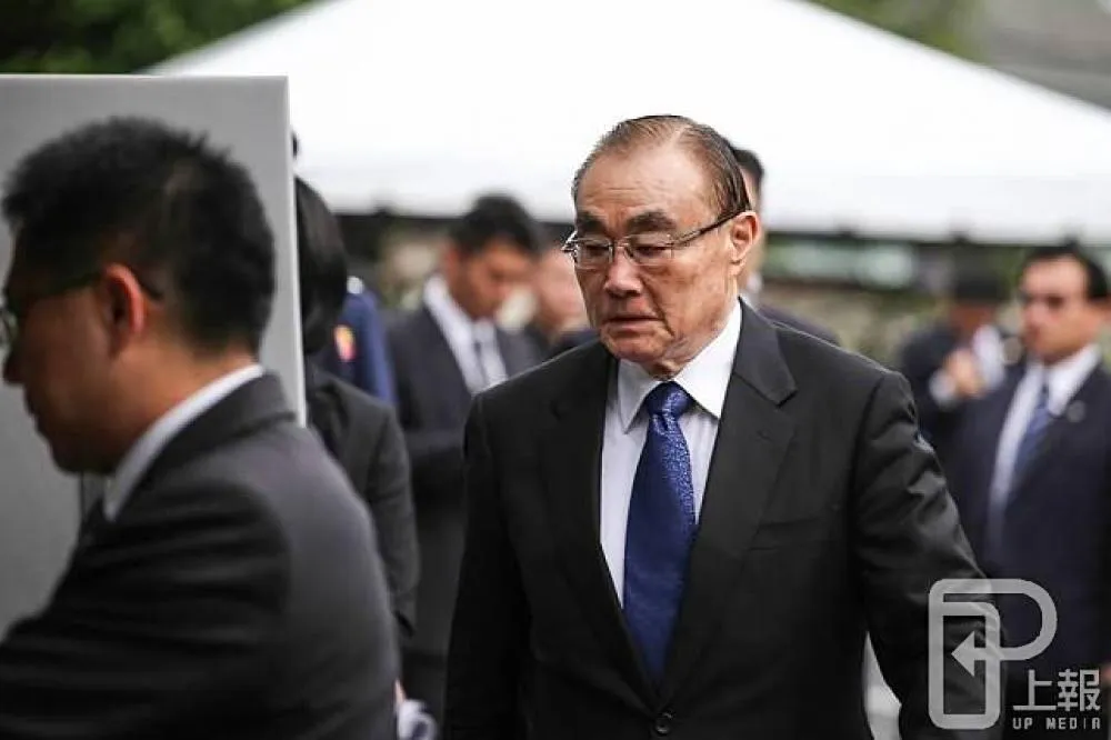 憲兵肉搏暴徒被砍　馮世寬：我說不出我有多難過