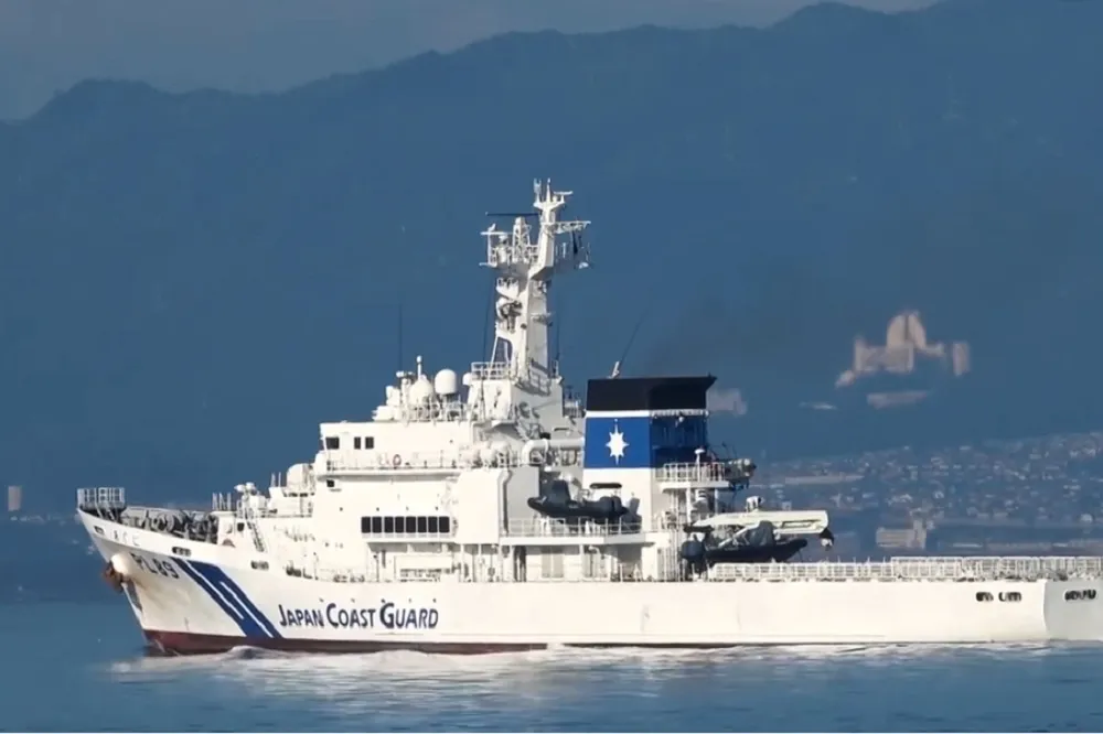 【獨家】釣魚台再爭議！日巡邏艦朝台漁船鳴笛　海巡艦馳援護漁
