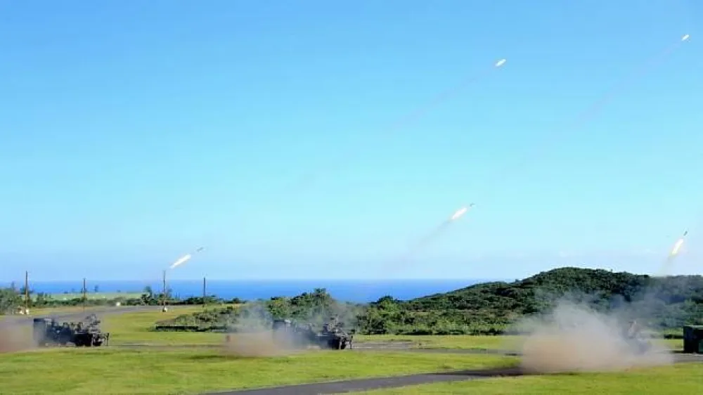 精準射擊在九鵬基地操演　雷霆 2000多管火箭再登場