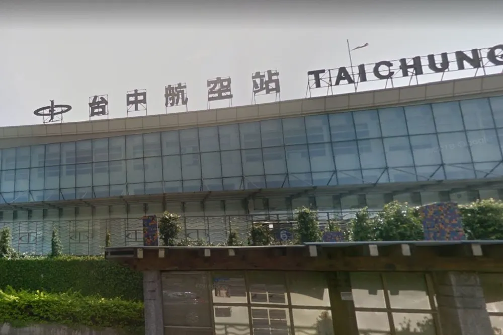【2千名旅客受影響】台中機場飄濃霧　25航班遭延誤或取消