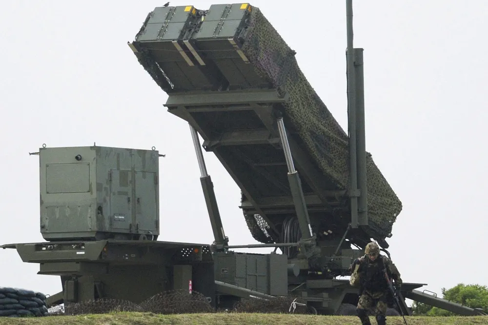 日防衛大臣訪自衛隊宮古島新基地　強調防衛「國境之南」
