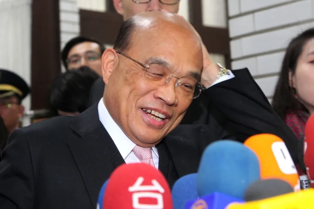 吾爾開希專欄：健保、公廁門與公民投票權