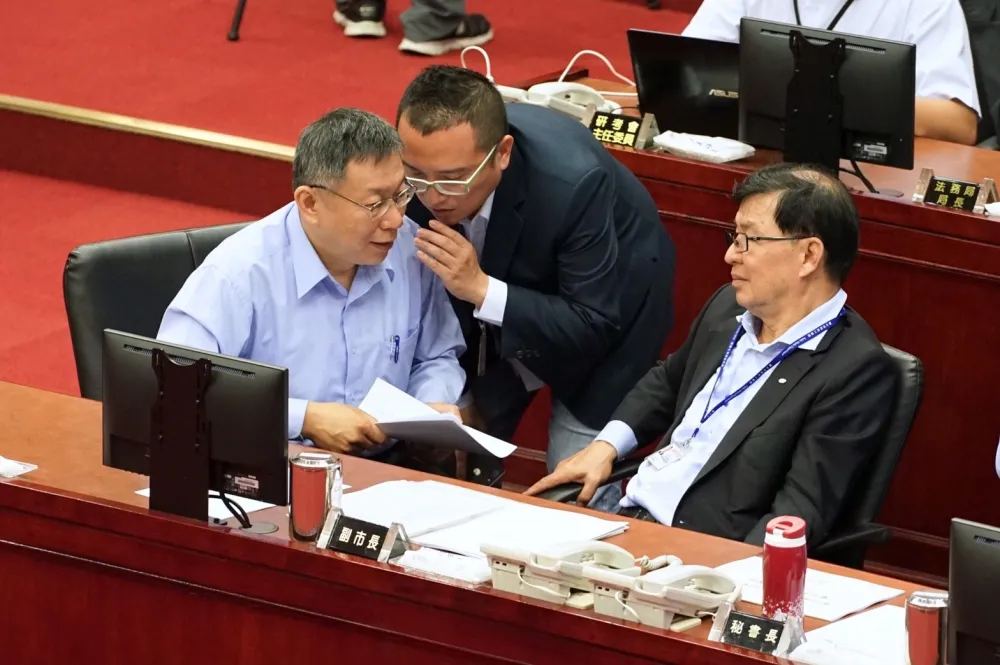 【直播】柯文哲暫停遶境來報告　藍綠議員嗆杯葛
