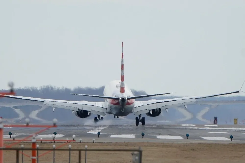 不滿衣航空難造成市值暴跌　波音股東對CEO提告詐欺
