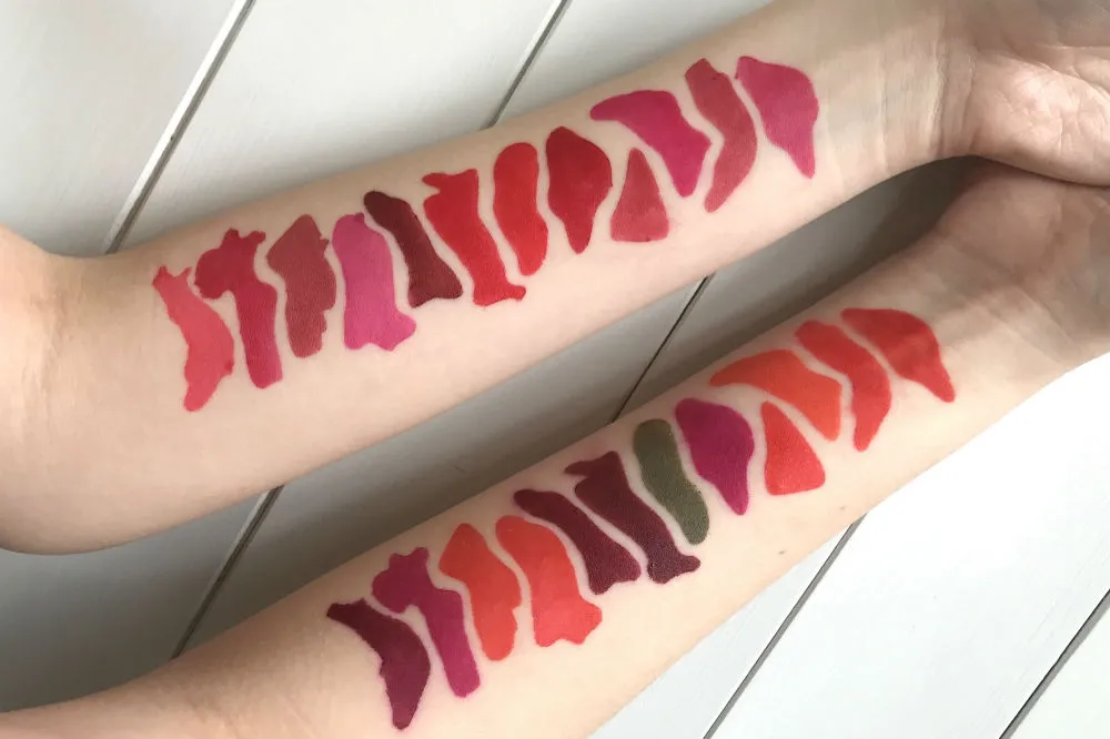 【有片】日法手把手！植村秀與 maison kitsuné 的粉紅迷彩聯名，很可以收！