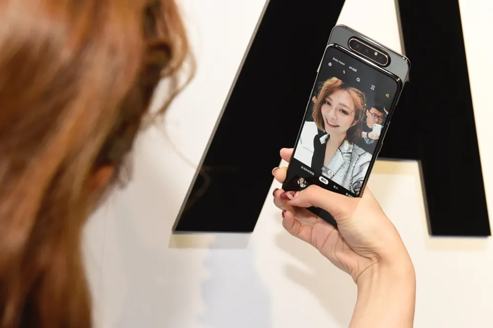 【新品直擊】Samsung 10 款手機、平板、穿戴裝置一次推出！Galaxy A80 翻轉鏡頭直播機 6月上市