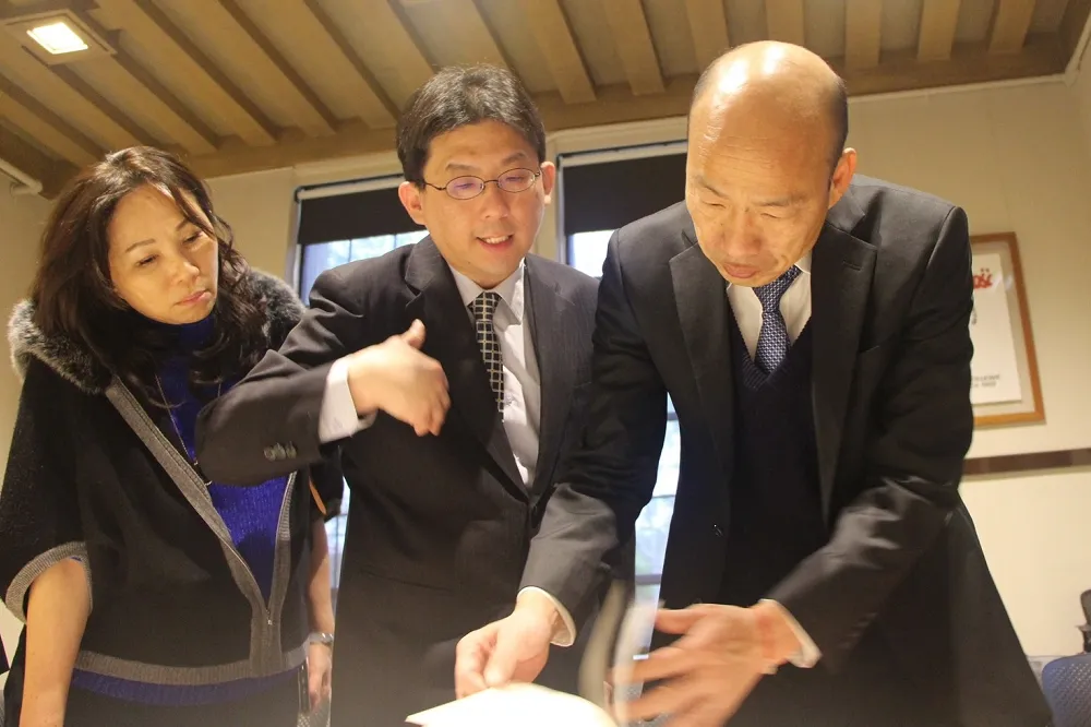 韓國瑜參訪胡佛檔案館　看蔣介石日記