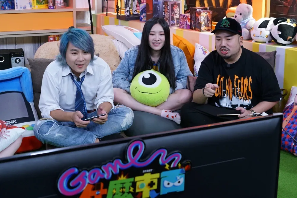 王仁甫轉戰《Game什麼東西》吃雞去　背著季芹與正妹十指交扣