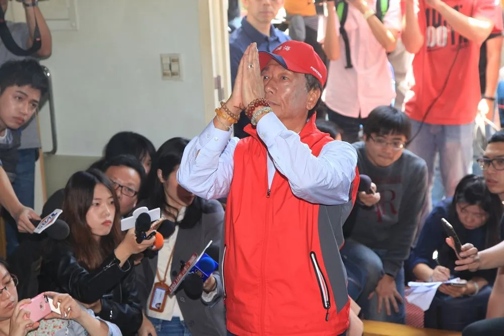 盼關公賜智慧與勇氣　郭台銘：是否參選，等「他們」告訴我
