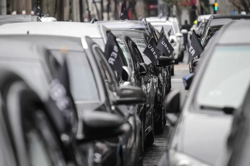 府院急推「Uber條款」惹怨　逾萬代雇駕駛釀周日凱道陳抗