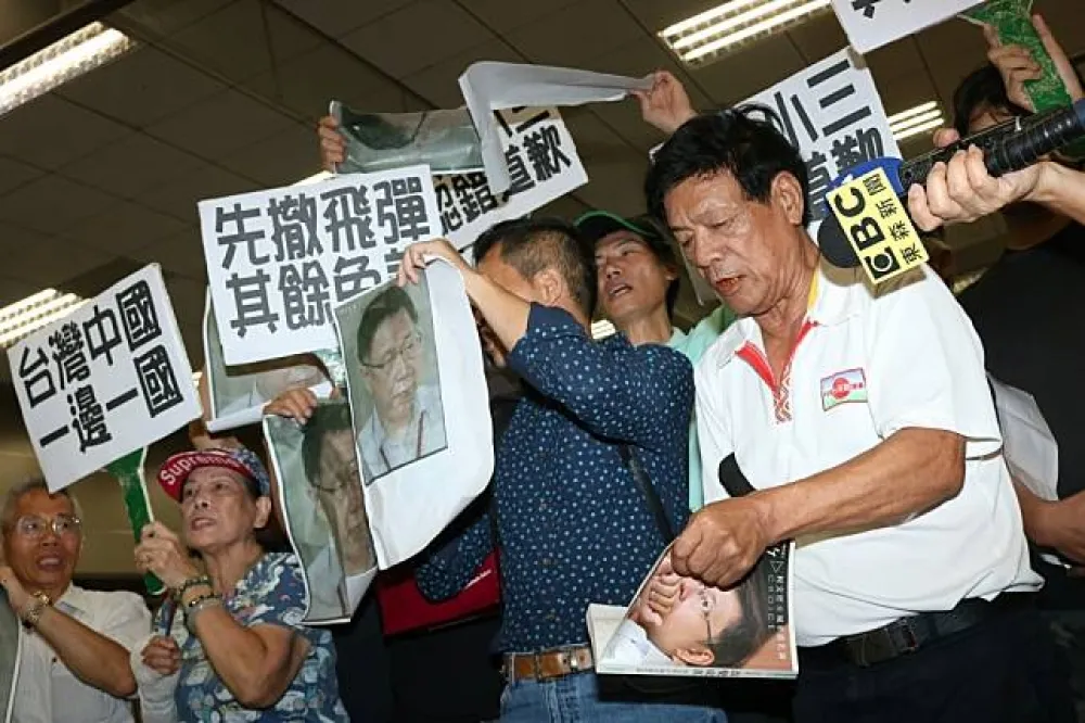 【雙城論壇閉幕】「命運共同體」之說引獨派不滿　台灣國用「飛蛋」迎接柯返台