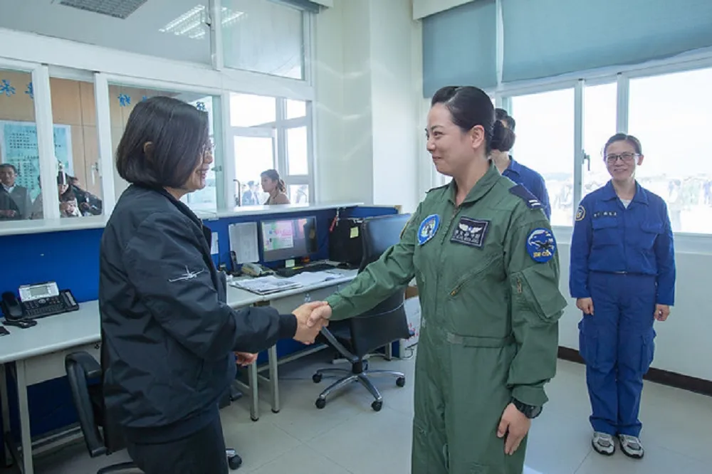 視察澎湖空軍「天駒部隊」　蔡英文：台美軍售案將強化整體戰力