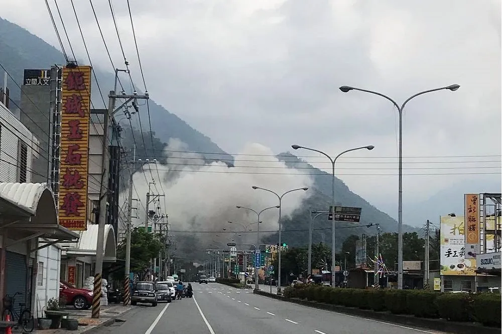 【銅門大地震】亞泥新城廠冒濃煙　公關部：為水泥原料灰